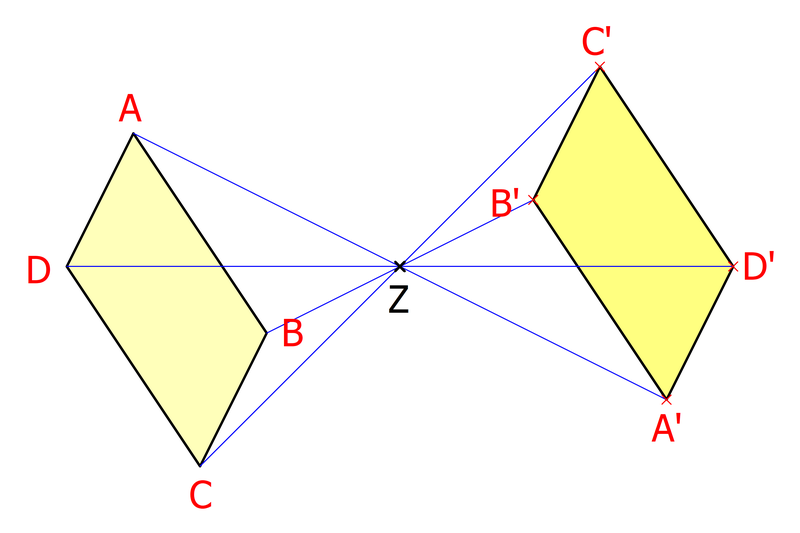 Zwei Parallelogramme die an einem Punkt gespiegelt sind
